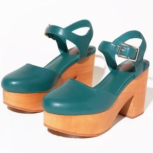 Charlotte Stone Teal Sal Clog